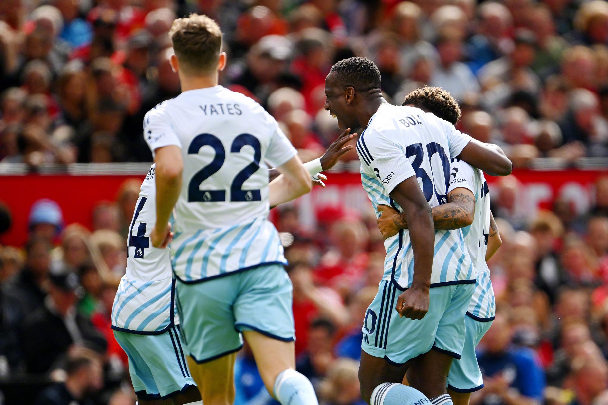 老詹不老！13+13+7准三双+压哨绝杀，湖人险胜背后的孤胆传奇